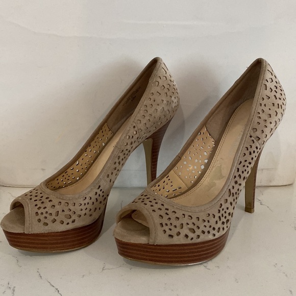 Enzo Angiolini taupe, suede leather heels - Picture 2 of 5